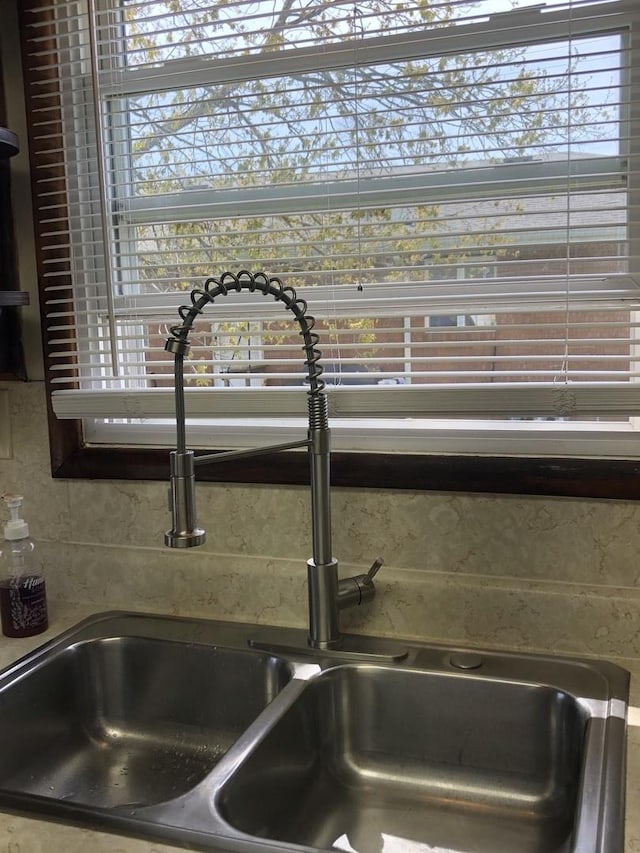 207 N Thomas St, Gilman, IL 60938 - photo 8