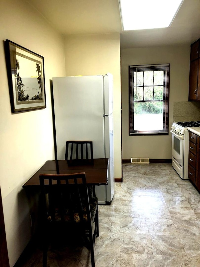 207 N Thomas St, Gilman, IL 60938 - photo 10