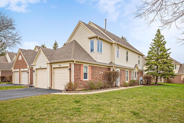 view of front of house featuring brick siding, a shingled roof, and a front lawn