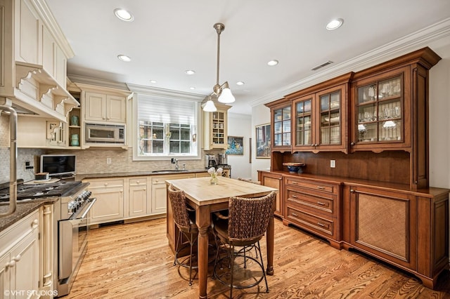 kitchen with visible vents, wooden counters, appliances with stainless steel finishes, and light wood-style flooring