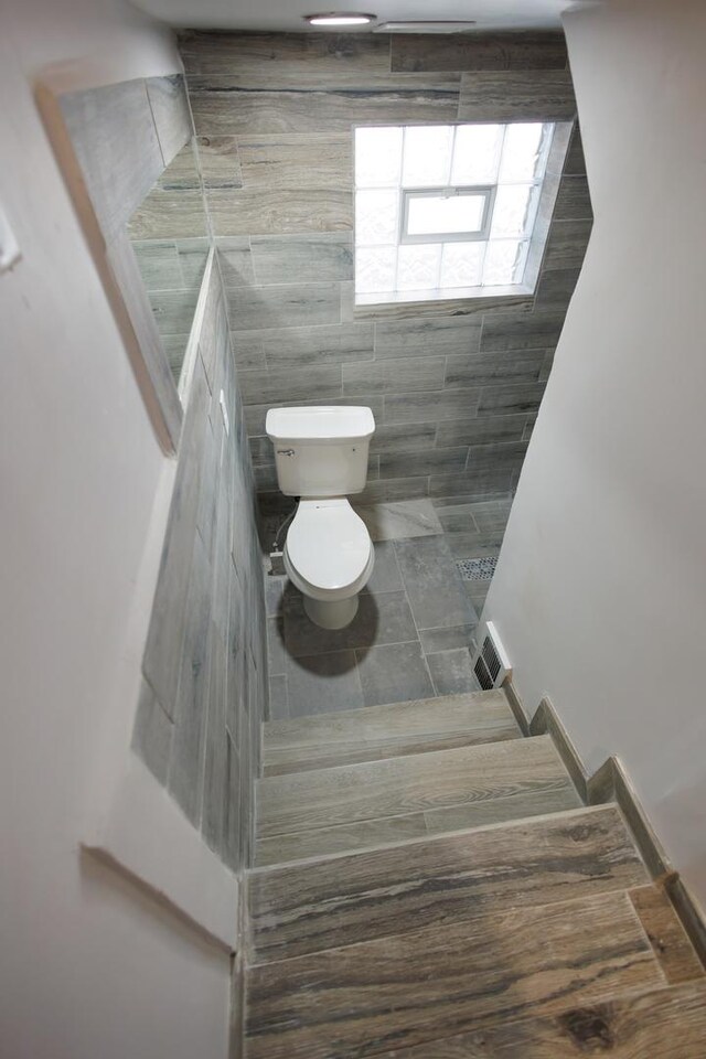 231 S Chicago Ave, Kankakee, IL 60901 - bathroom featuring toilet, tile patterned flooring, and visible vents