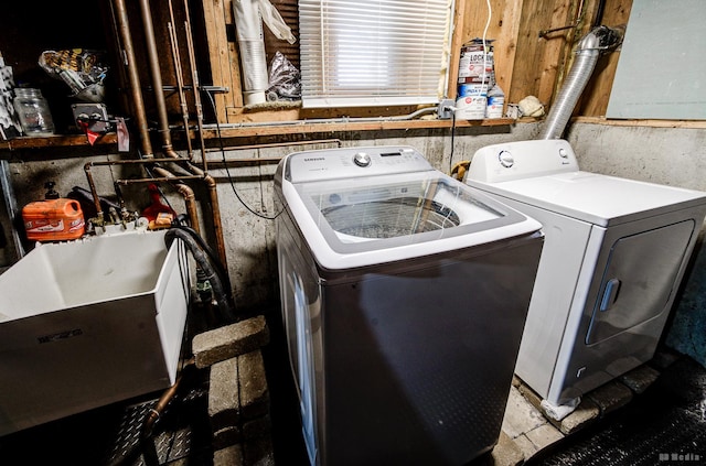laundry room featuring laundry area and washing machine and clothes dryer