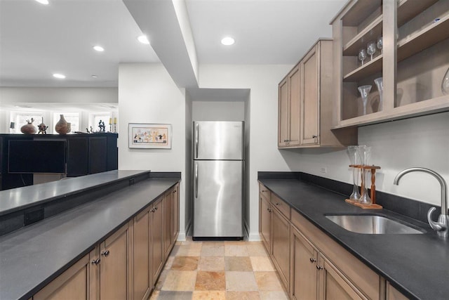 1784 Reserve Ct, Highland Park, IL 60035 - kitchen featuring freestanding refrigerator, a sink, dark countertops, baseboards, and recessed lighting