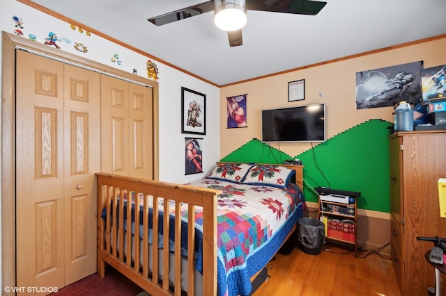 7046 W 63rd Pl, Chicago, IL 60638 - bedroom with wood finished floors, a closet, ceiling fan, and ornamental molding