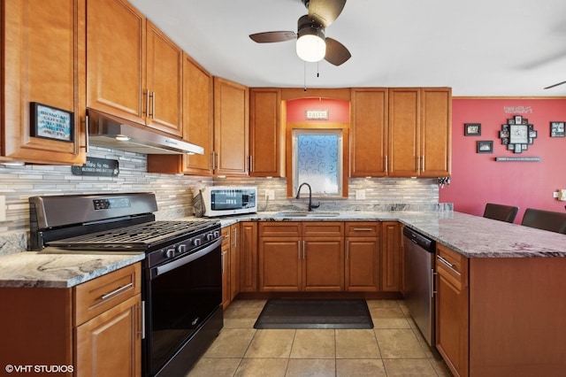 7046 W 63rd Pl, Chicago, IL 60638 - kitchen featuring under cabinet range hood, stainless steel appliances, a sink, a peninsula, and ceiling fan