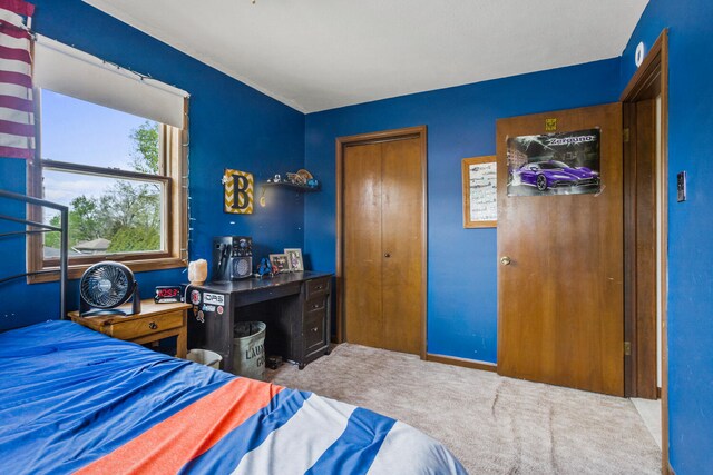 bedroom with carpet flooring and a closet