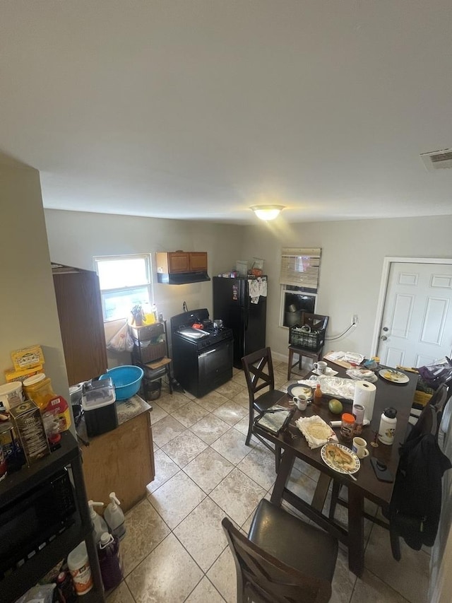 dining room with visible vents and light tile patterned floors
