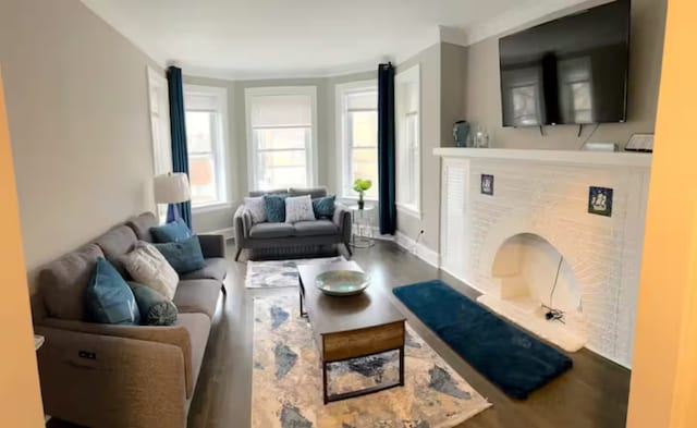 5413 N Artesian Ave, Chicago, IL 60625 - living room with wood finished floors