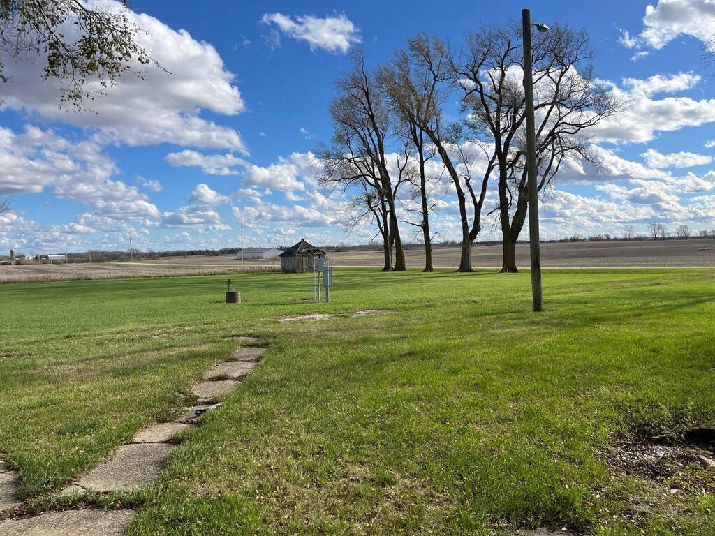 1534 E 1600 N Rd, Roberts, IL 60962 - view of green lawn