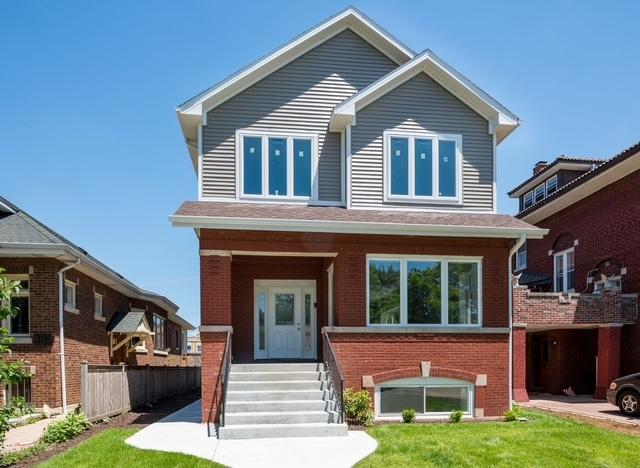 view of front of house featuring a front lawn, brick siding, and fence
