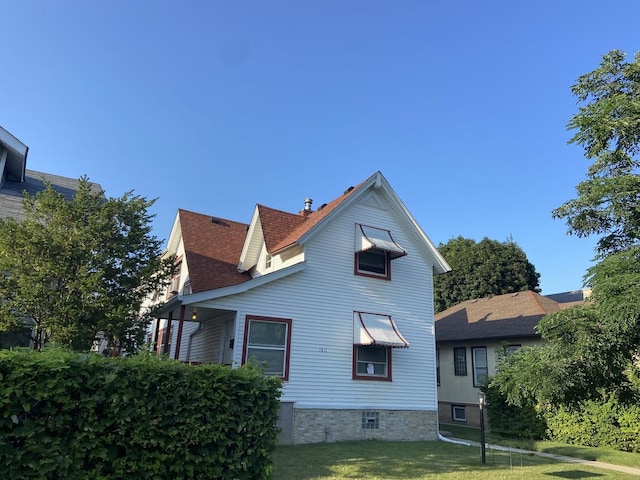 1811 Emerson St, Evanston, IL 60201 - view of side of property with a yard