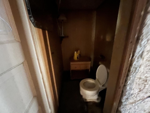 11916 S Harvard Ave, Chicago, IL 60628 - bathroom with toilet
