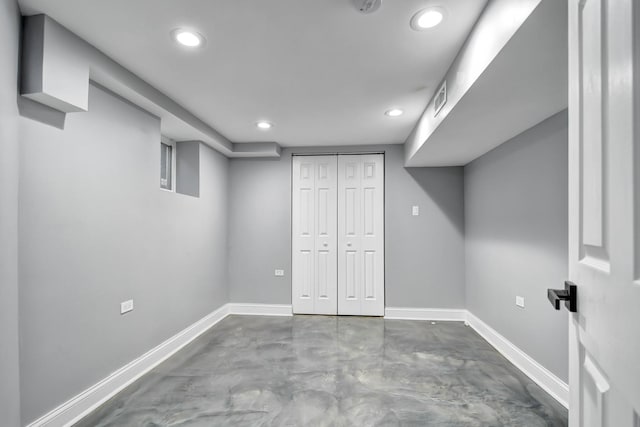 finished below grade area featuring recessed lighting, visible vents, and baseboards
