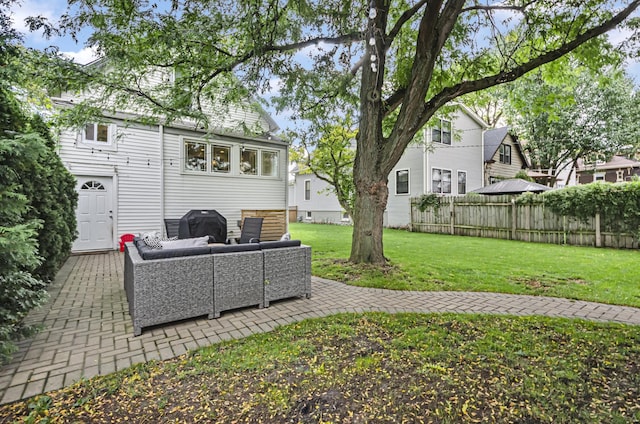 view of yard featuring an outdoor living space, fence, and a patio area