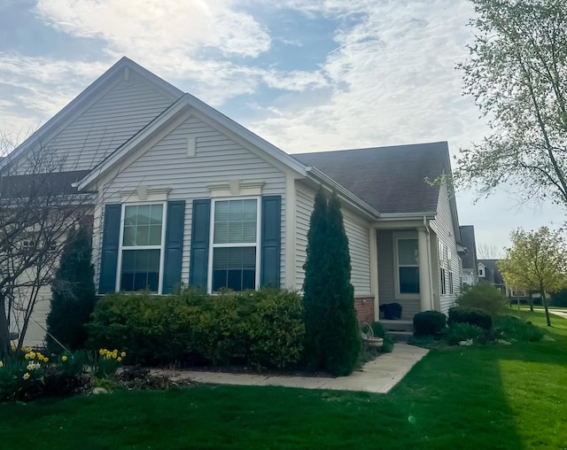 2836 Hillcrest Cir, Naperville, IL 60564 - view of side of property featuring a yard and a shingled roof