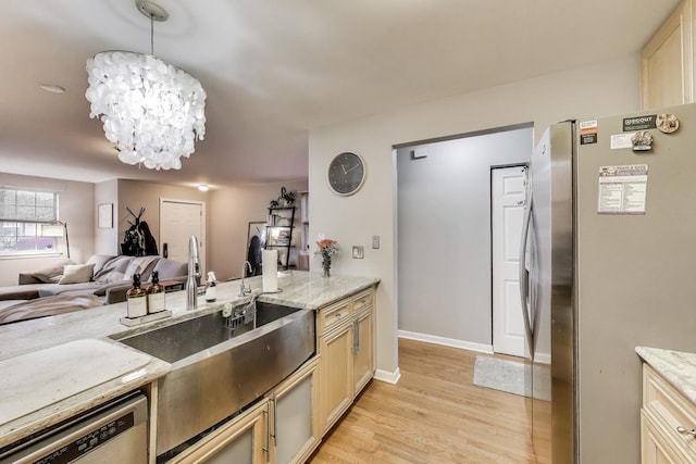 1473 N Larrabee St Unit A, Chicago, IL 60610 - kitchen featuring stainless steel appliances, light wood-style flooring, a sink, open floor plan, and a chandelier