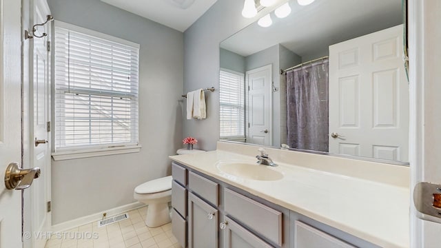 1734 Nashville Ln, Crystal Lake, IL 60014 - full bath featuring toilet, baseboards, visible vents, and a healthy amount of sunlight