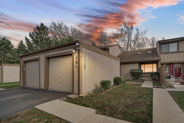 791 Overland Ct, Roselle, IL 60172 - view of front of home featuring an outdoor structure and a garage
