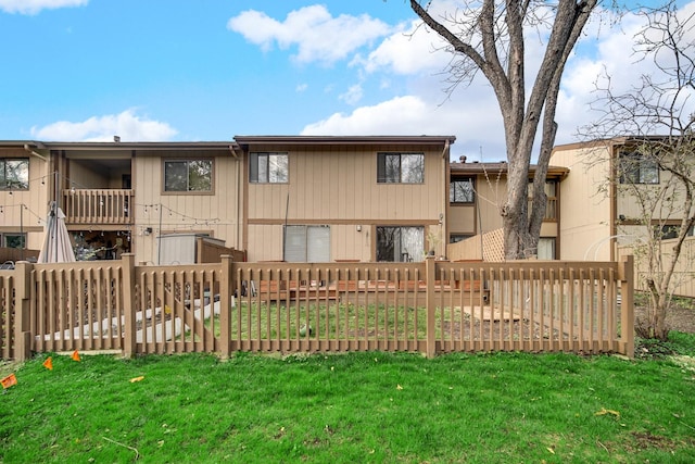 791 Overland Ct, Roselle, IL 60172 - exterior space featuring a lawn and fence private yard