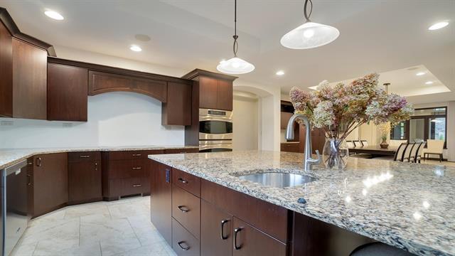kitchen with recessed lighting, stainless steel appliances, a sink, arched walkways, and pendant lighting