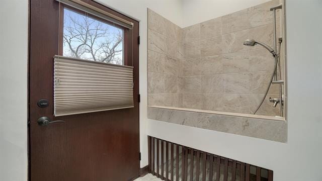 full bathroom featuring tiled shower