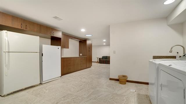 laundry area featuring recessed lighting, visible vents, and baseboards