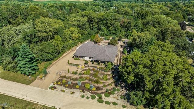 bird's eye view with a view of trees
