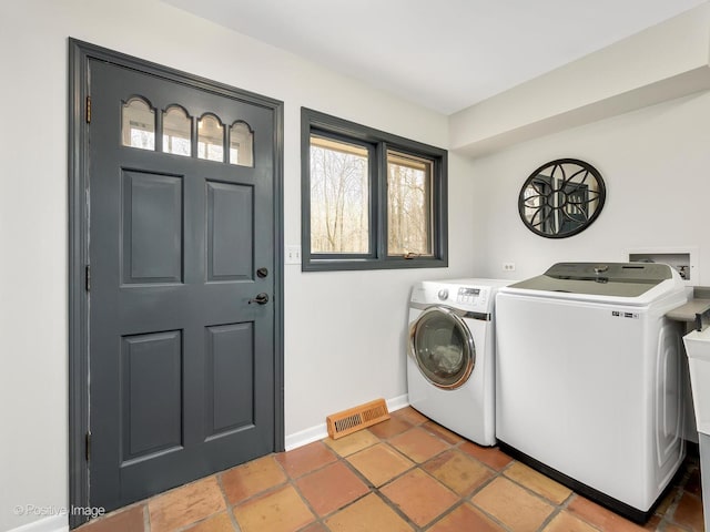 laundry room featuring independent washer and dryer, visible vents, baseboards, and laundry area