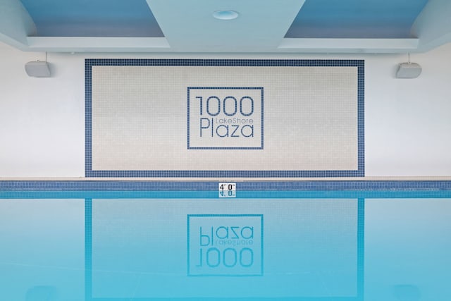 room details featuring recessed lighting