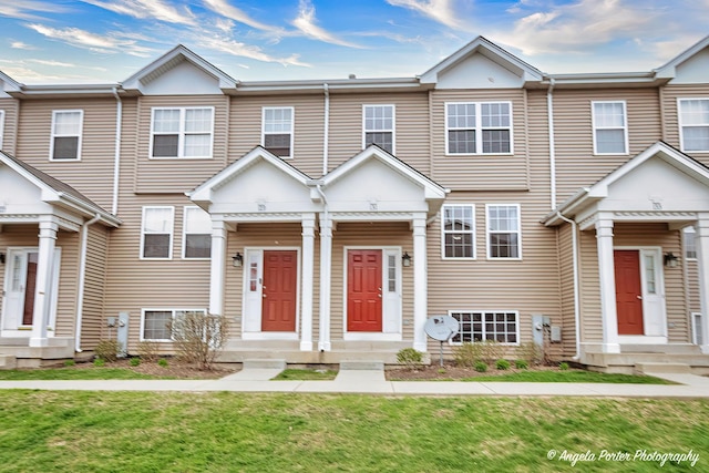131 W Big Horn Dr Unit 131, Hainesville, IL 60030 - view of property featuring a front yard