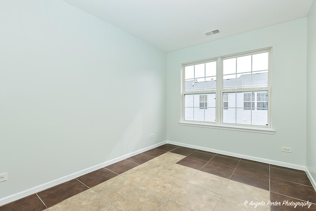 131 W Big Horn Dr Unit 131, Hainesville, IL 60030 - tiled spare room featuring baseboards and visible vents