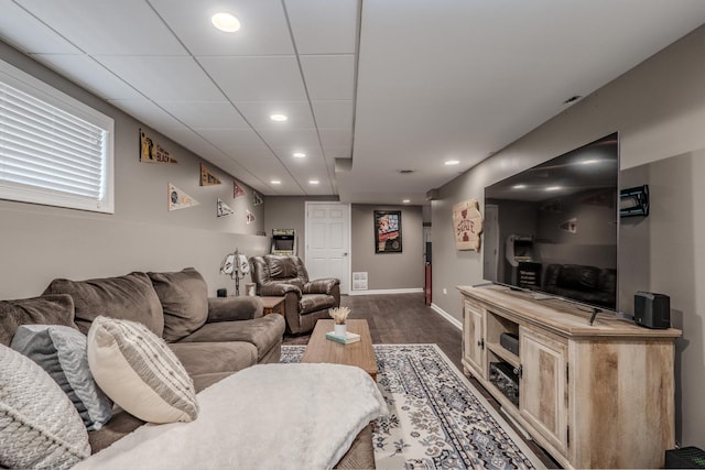 living area featuring baseboards, dark wood-style flooring, visible vents, and recessed lighting