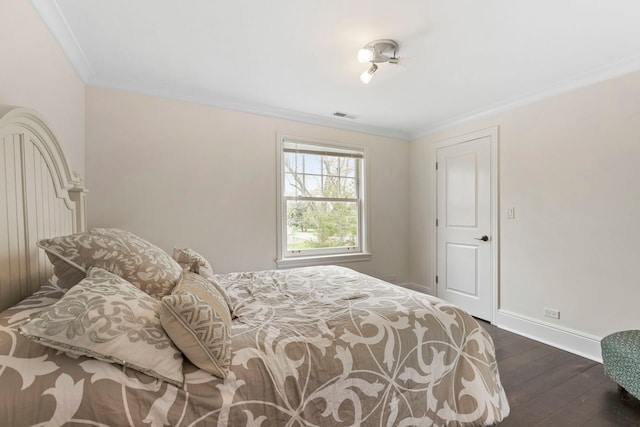 91 Wagner Rd, Northfield, IL 60093 - bedroom featuring baseboards, visible vents, dark wood-style floors, and ornamental molding