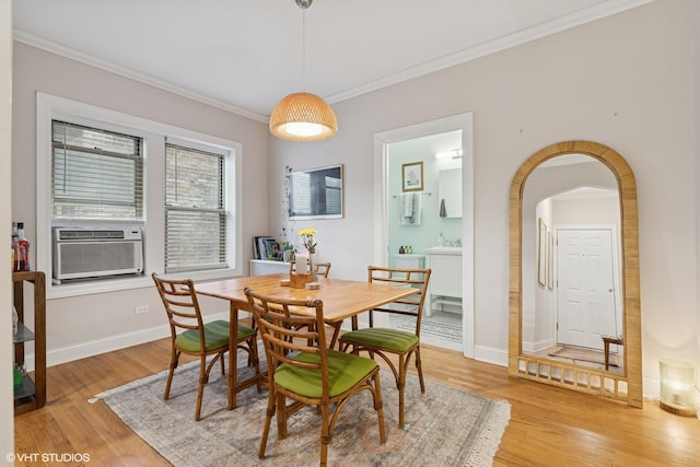 6133 N Hoyne Ave Unit 1, Chicago, IL 60659 - dining space featuring arched walkways, light wood-style floors, baseboards, and ornamental molding