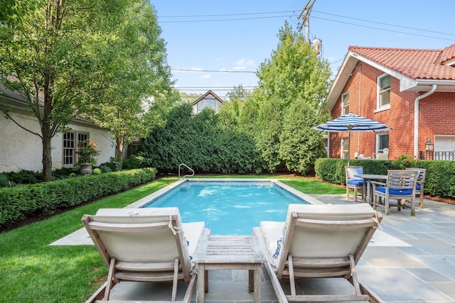 938 Edgemere Ct, Evanston, IL 60202 - swimming pool with a patio