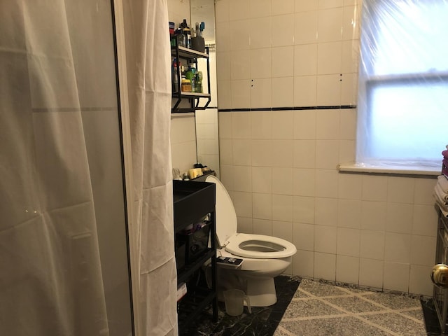 926 S Lathrop Ave, Forest Park, IL 60130 - full bathroom featuring tile walls and toilet