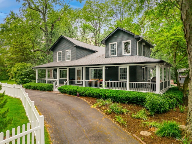 331 E Joliet Hwy, New Lenox, IL 60451 - farmhouse-style home featuring a porch and a shingled roof