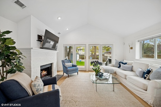 dining area featuring crown molding, visible vents, light wood-style flooring, and baseboards