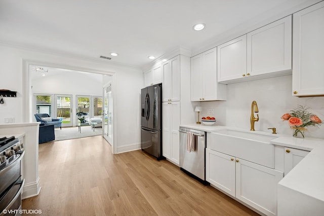 kitchen featuring a sink, stainless steel appliances, visible vents, recessed lighting, and light countertops