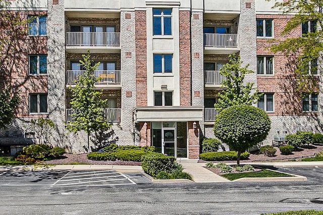 7841 W 157th St Unit 303, Orland Park, IL 60462 - view of apartment building / complex featuring uncovered parking