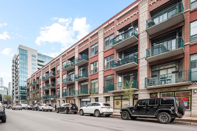 view of apartment building / complex