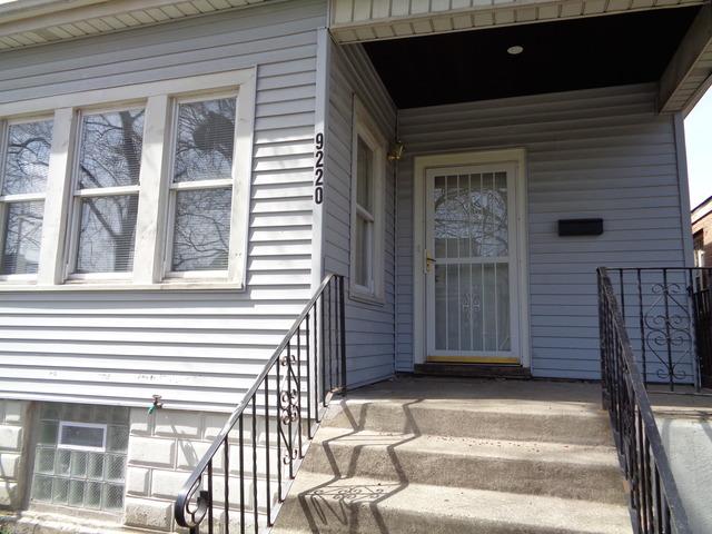 property entrance featuring covered porch