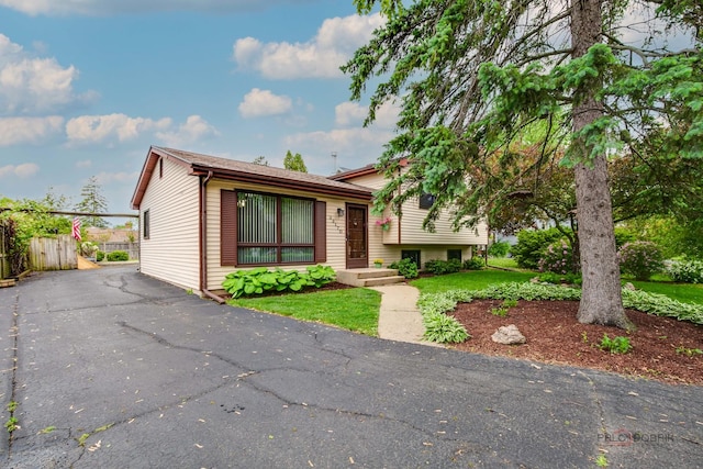 33170 N Battershall Rd, Grayslake, IL 60030 - view of front facade