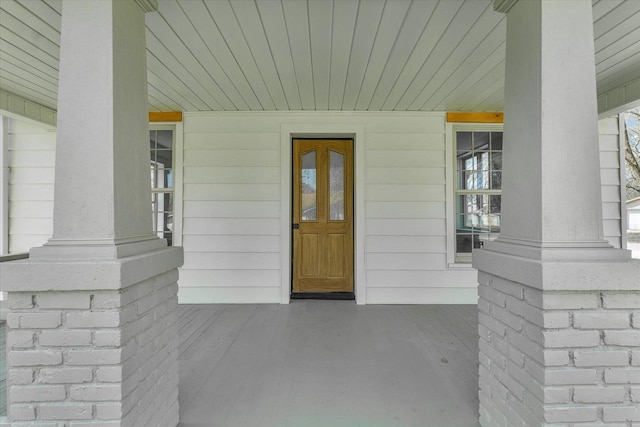 doorway to property with covered porch