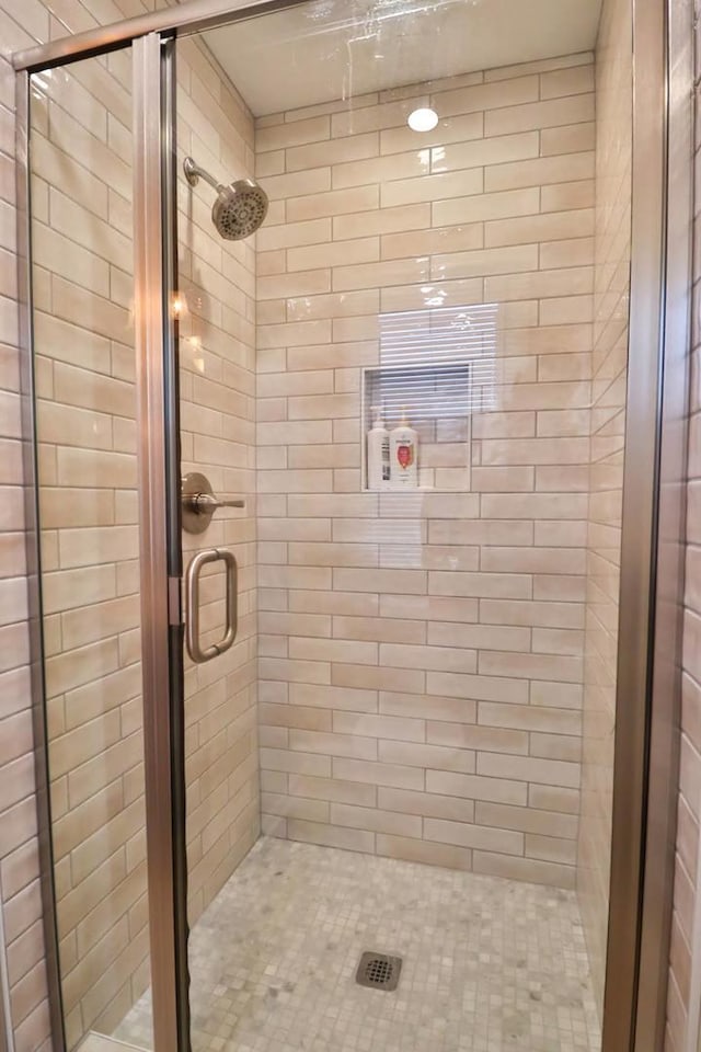 406 Woodcroft Ln, Schaumburg, IL 60173 - bathroom with a shower stall