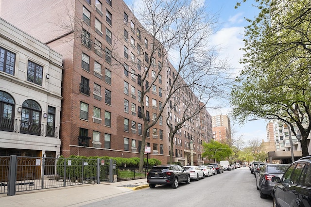 711 W Gordon Ter Unit 103, Chicago, IL 60613 - view of property with fence