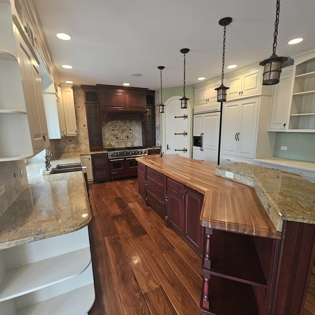 9065 Edinburgh Ct, Lakewood, IL 60014 - kitchen featuring decorative backsplash, open shelves, a spacious island, a sink, and dark wood-type flooring