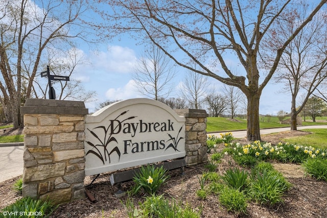 view of community / neighborhood sign