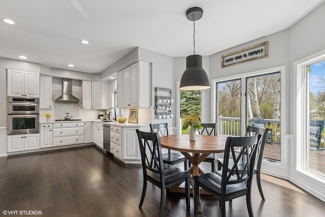 dining space with recessed lighting, baseboards, and dark wood-style flooring