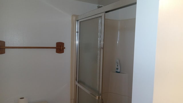 615 Price Ave, Calumet City, IL 60409 - full bath with an enclosed shower